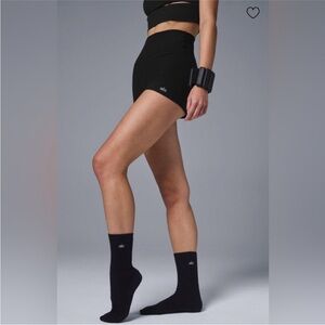 ALO Yoga unisex half crew Black understated Socks